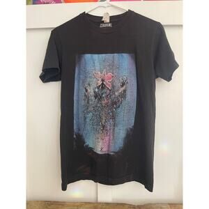 Sick graphictee in adult small